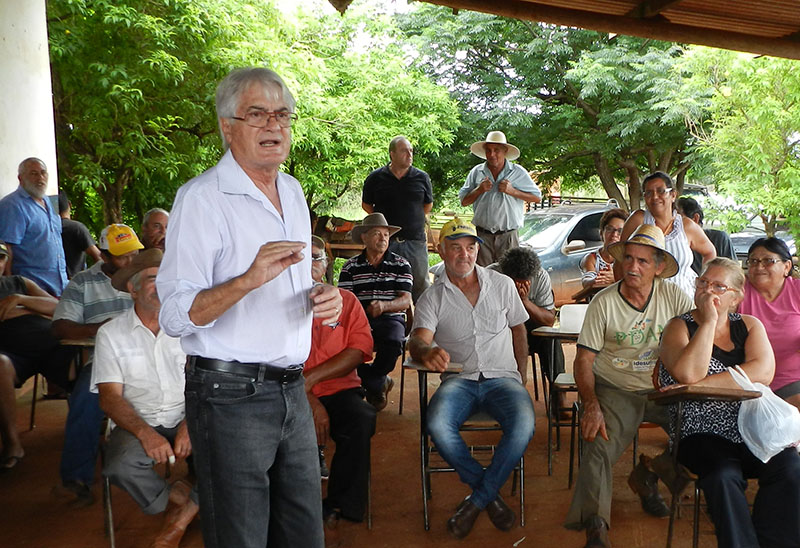 Roberto Engler faz visita aos assentados na Boa Sorte